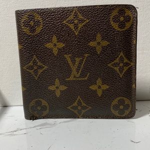 Authentic Louis Vuitton Monogram Bifold Wallet